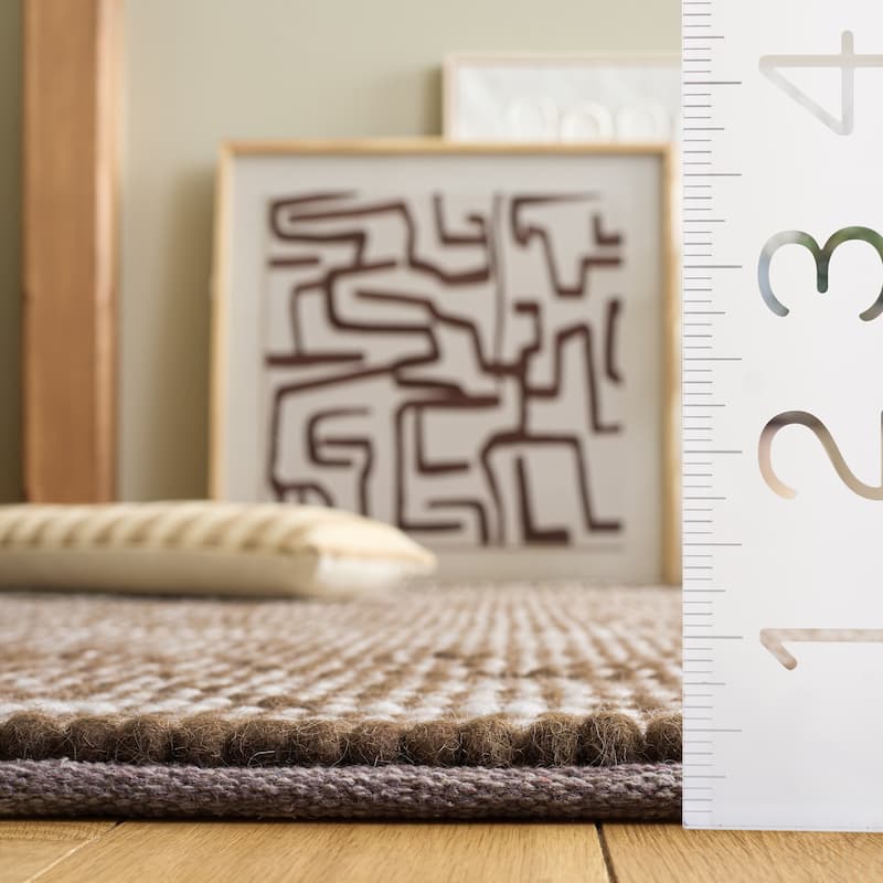 SAFAVIEH Handmade Natura Kinuko Wool Rug