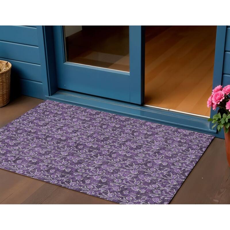 HomeRoots Floral Transitional Rectangle Outdoor Rug - 3' x 5'