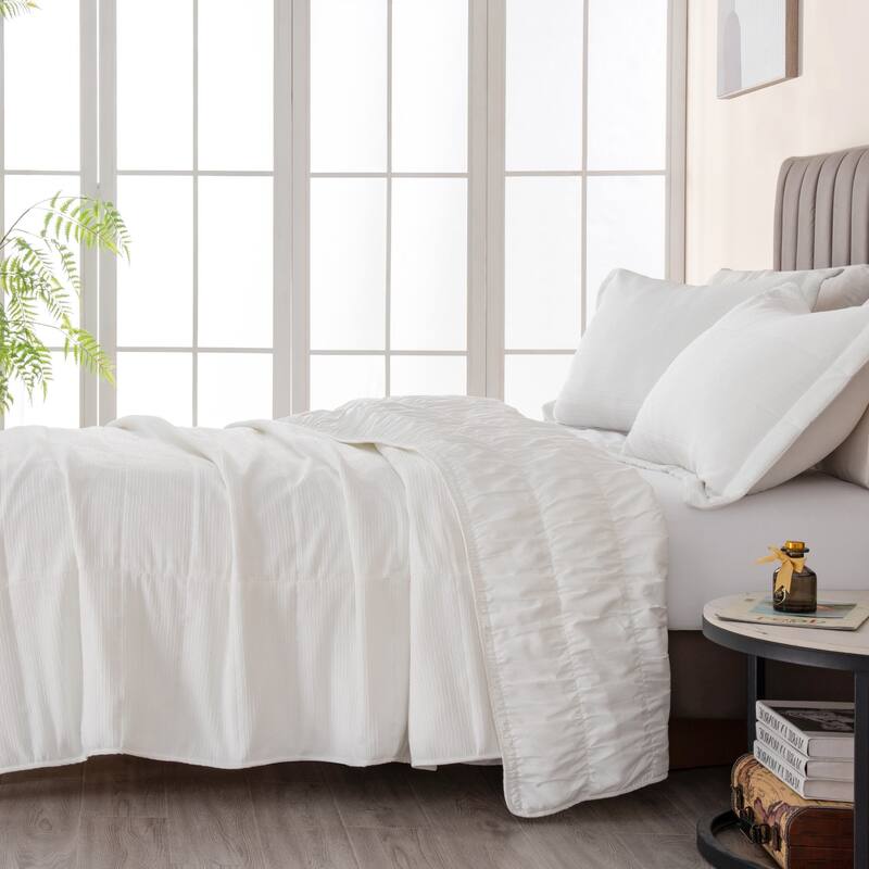 Luxurious Textured Spandex Solid Quilt Set With Shams