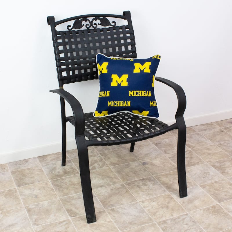 Michigan Wolverines Indoor / Outdoor Decorative Pillow Pair - (2) 16" x 16" Pillows