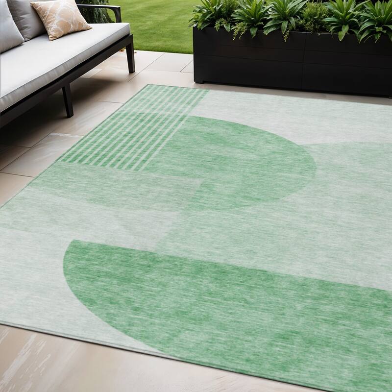 HomeRoots Geometric Transitional Rectangle Outdoor Rug - 5' X 8'