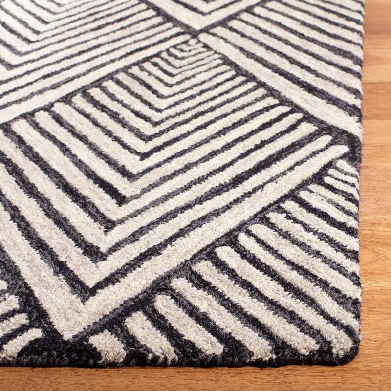 SAFAVIEH Handmade Micro-Loop Hinderike Wool Rug