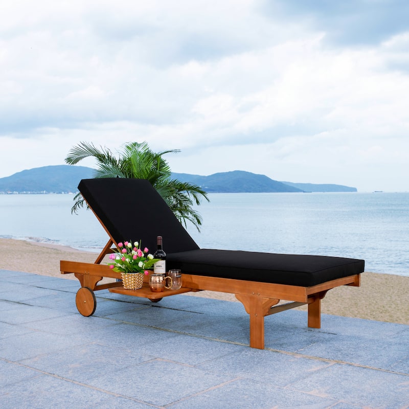 SAFAVIEH Outdoor Aubrie Adjustable Chaise Lounge Chair with Wheel.