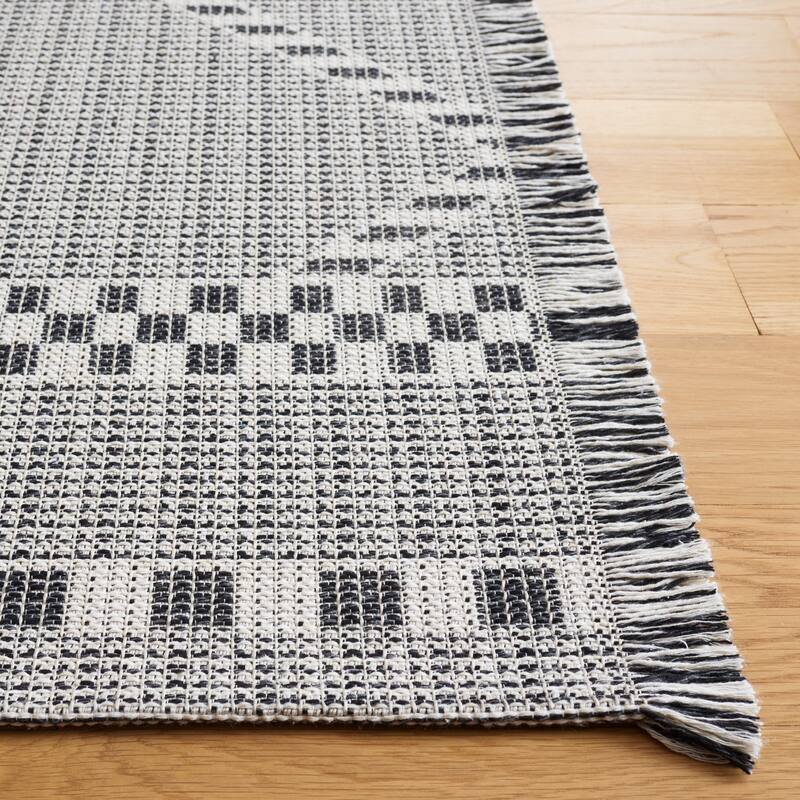SAFAVIEH Augustine Kanerva Trellis Fringe Rug