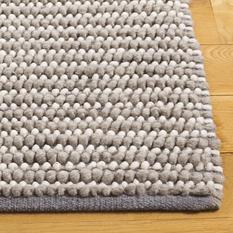 SAFAVIEH Handmade Natura Klodjana Wool Rug