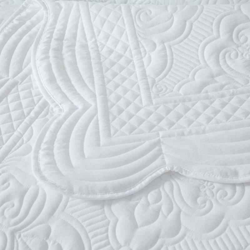 Wholinens Scalloped Edge Washed Microfiber Embroidered Damask Quilt Set 3 Pieces