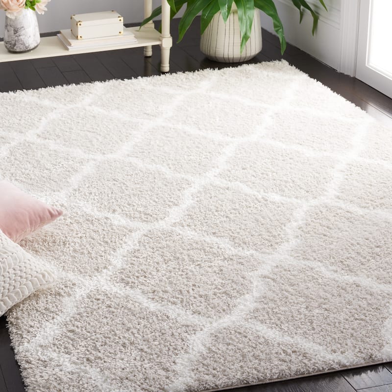 SAFAVIEH Tahoe Shag Etha Trellis 1.2-inch Thick Rug - 9' x 12' - Silver/White