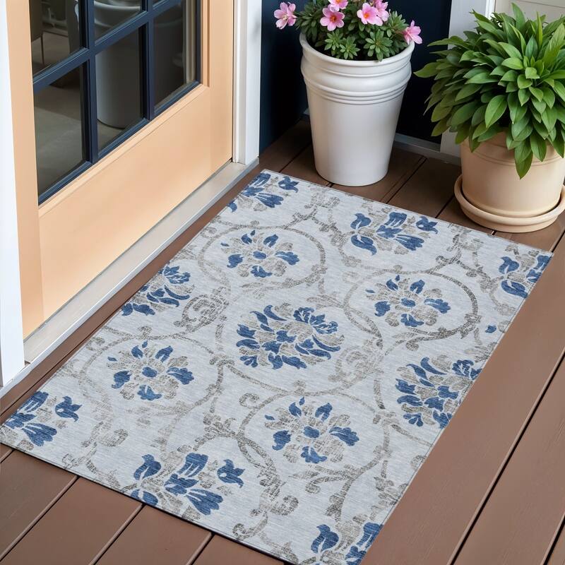 HomeRoots Floral Traditional Rectangle Outdoor Rug - 3' x 5'
