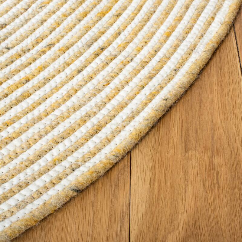 SAFAVIEH, Handmade Braided Bahrie Wool Rug