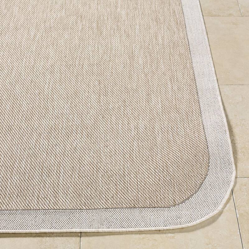 Livabliss Miami Beach Traditional Indoor/Outdoor Area Rug