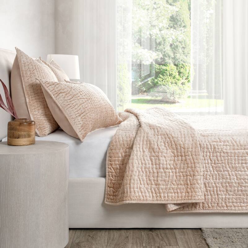 Dimitry 100% Rayon Velvet Quilt by Kosas Home