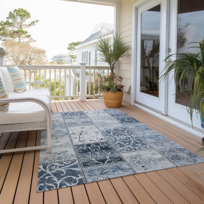 Machine Washable Indoor/ Outdoor Traditional Patchwork Chantille Rug