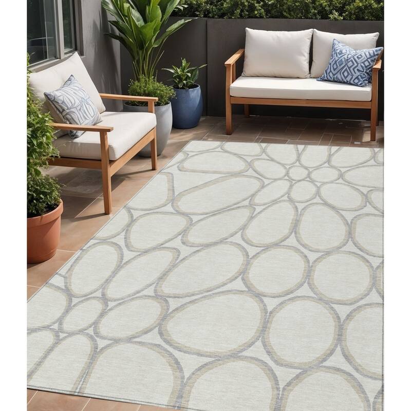 HomeRoots Abstract Transitional Rectangle Outdoor Rug - 5' X 8'