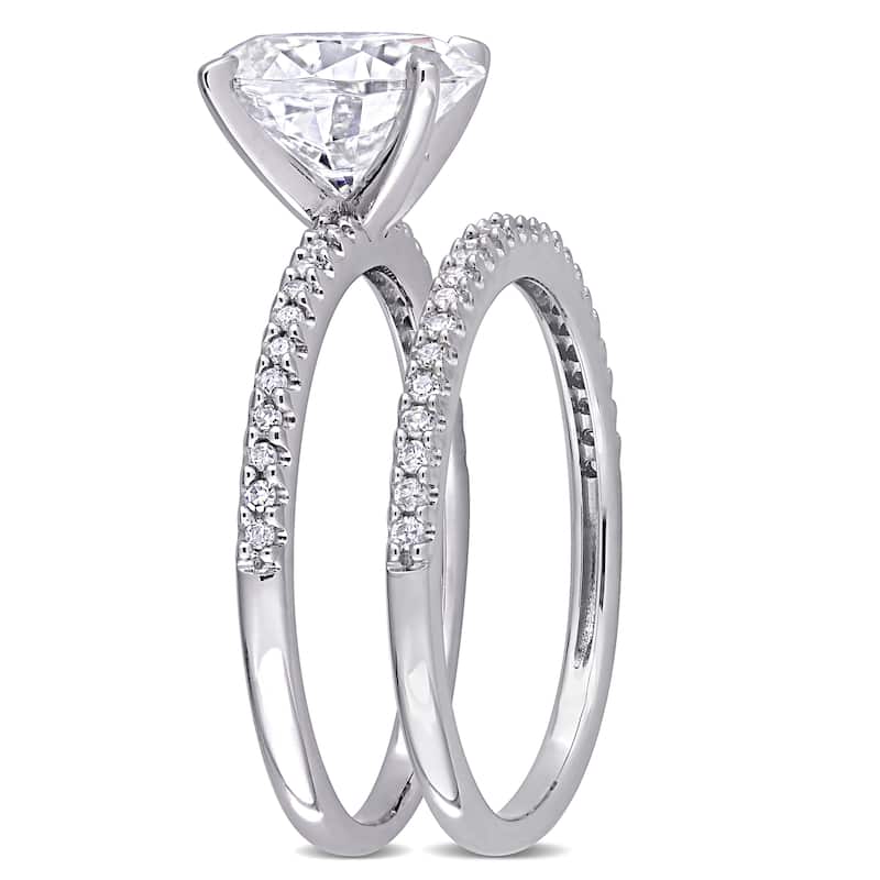 Miadora 2ct DEW Oval-Cut Moissanite and 1/4ct TDW Diamond Bridal Ring Set in 14k White Gold