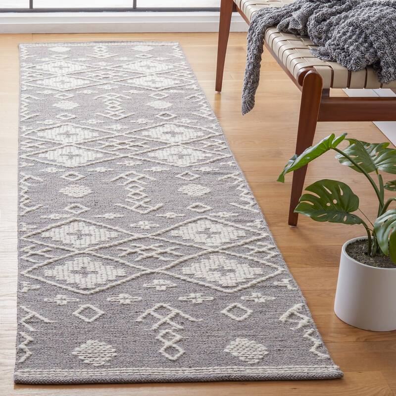 SAFAVIEH Handmade Kilim Greet Cotton Rug - 2'3" x 9' Runner - Grey/Ivory