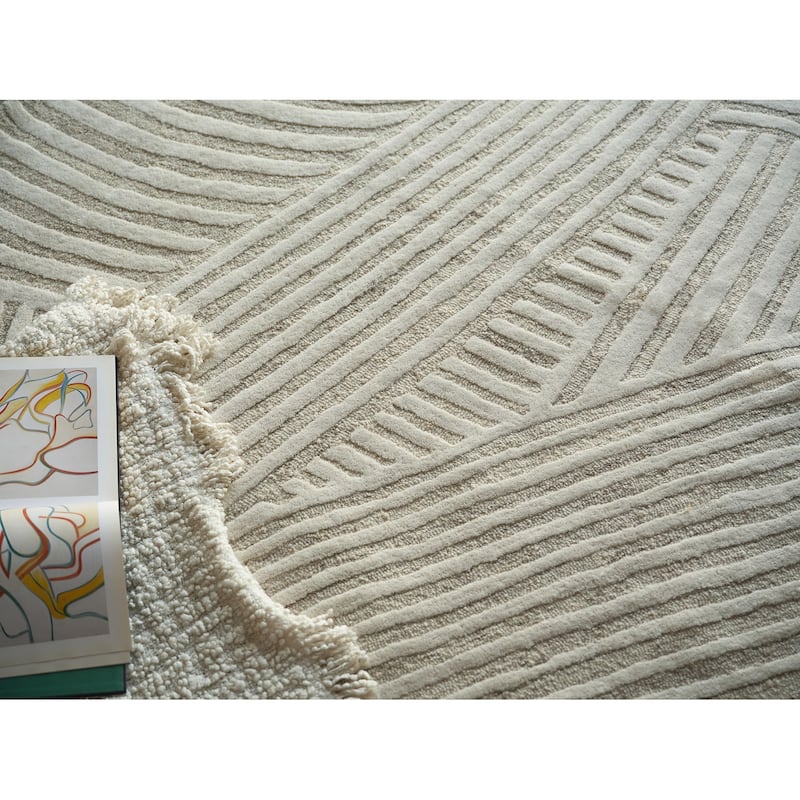 Entro Handmade New Zealand Wool Beige/Ivory Area Rug.