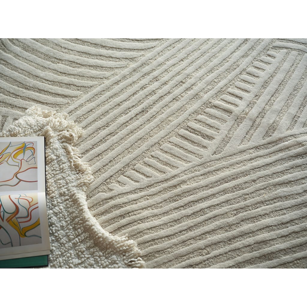 Entro Handmade New Zealand Wool Beige/Ivory Area Rug.