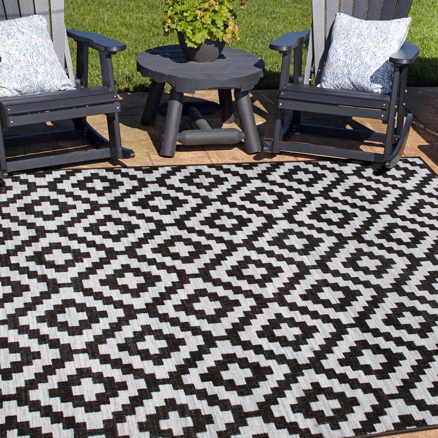 Contemporary Geometric Trellis Indoor/Outdoor Area Rug