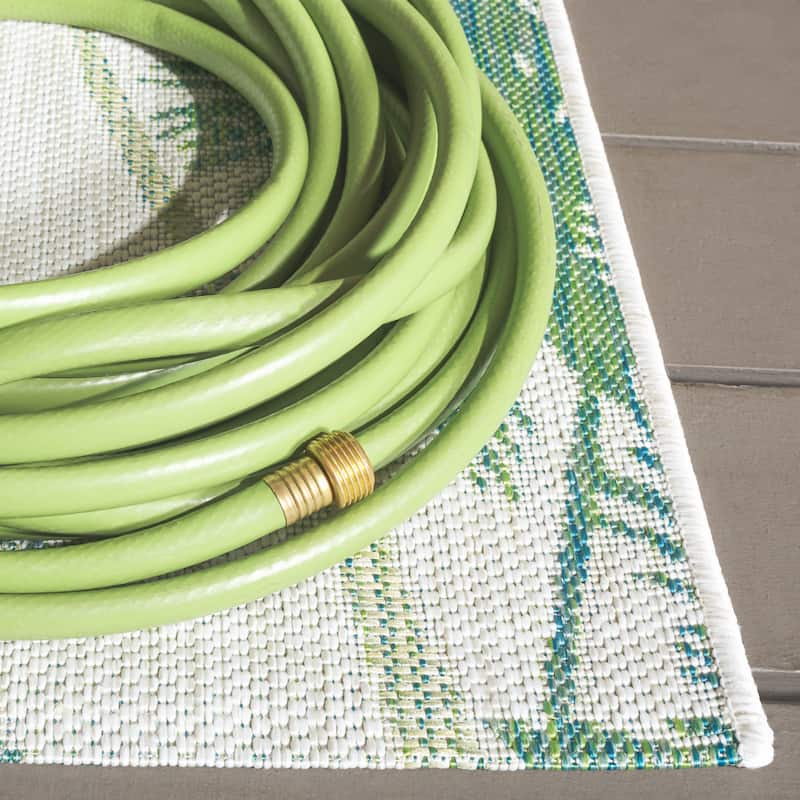 SAFAVIEH Courtyard Plony Indoor/Outdoor Tropical Rug - 4' x 5'7"