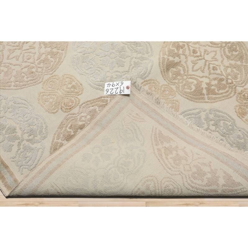 6'x9'4" Ivory Wool Transitional Medallion Hand Knotted Oriental Rug - 6' x 9' 4''