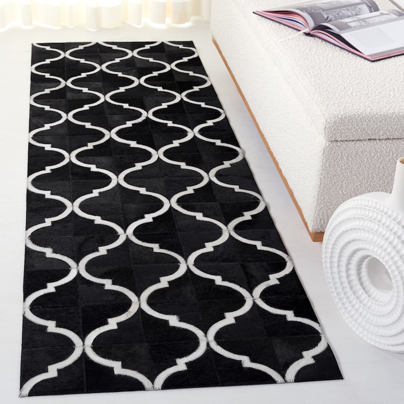 SAFAVIEH Handmade Studio Leather Meagan Mid-Century Modern Rug