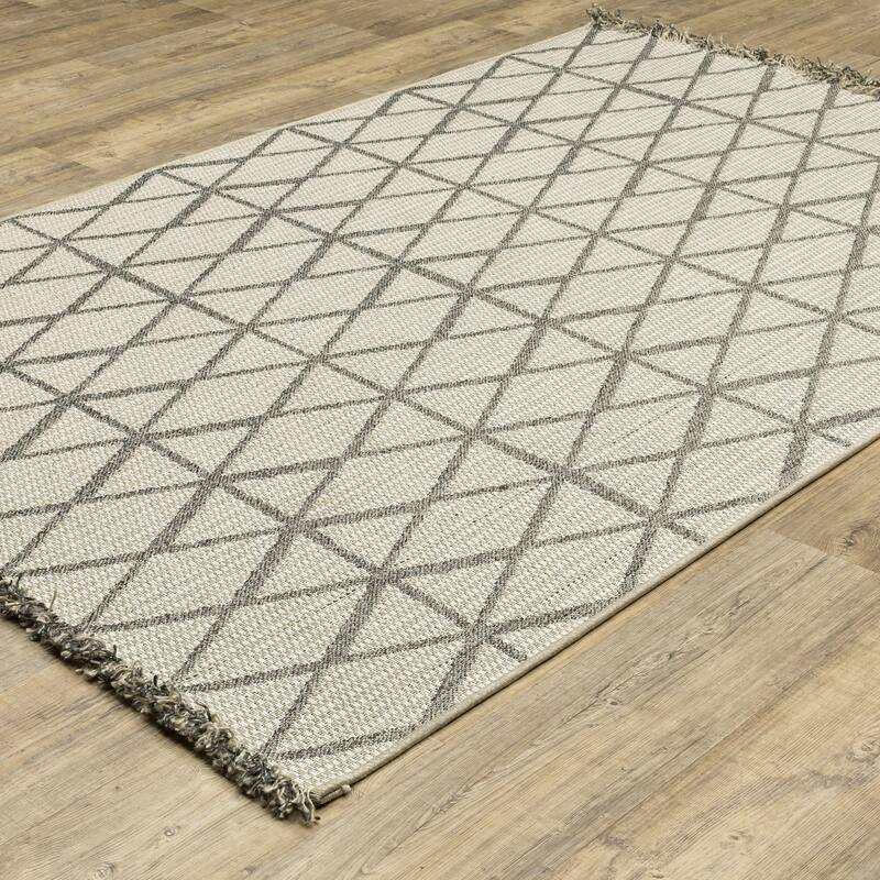 Style Haven Grayton Diamond Lattice Beige/ Black Indoor-Outdoor Fringe Edge Rug