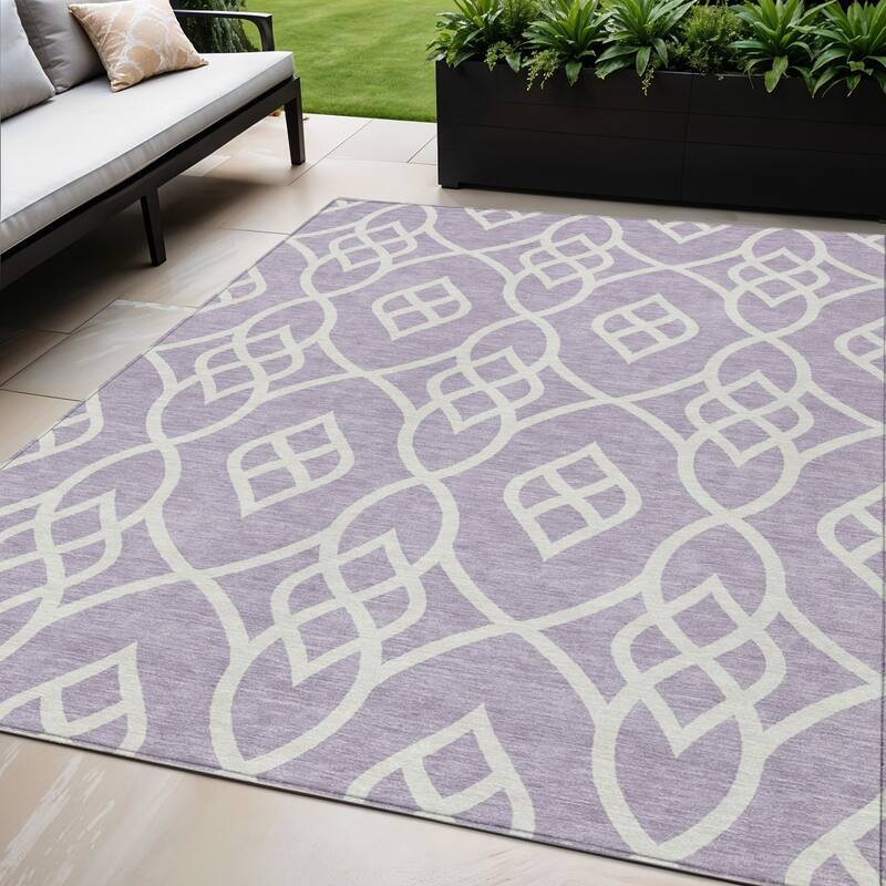 HomeRoots Trellis Transitional Rectangle Outdoor Rug - 5' X 8'