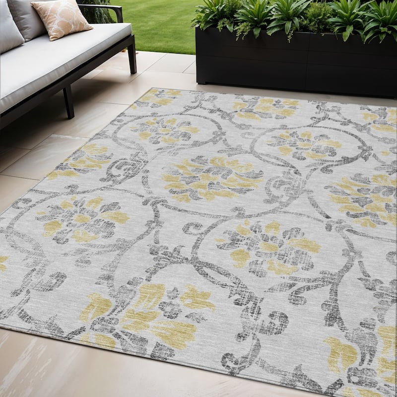 HomeRoots Floral Traditional Rectangle Outdoor Rug - 5' X 8'