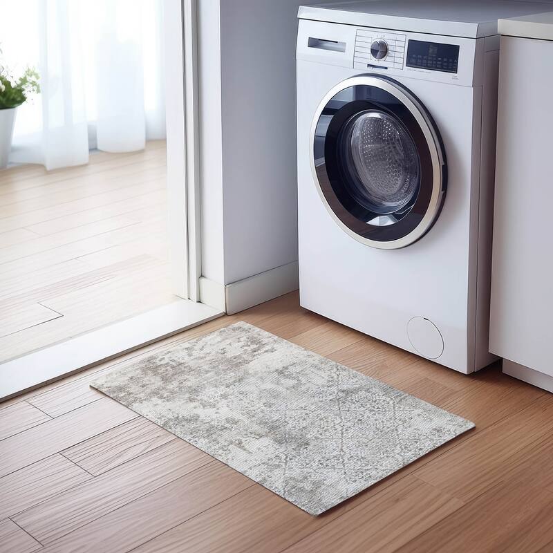 Machine Washable Indoor/ Outdoor Chantille Distressed Traditional Rug