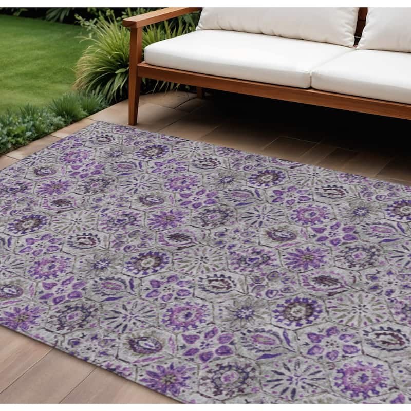 HomeRoots Floral Transitional Rectangle Outdoor Rug - 9' X 12'