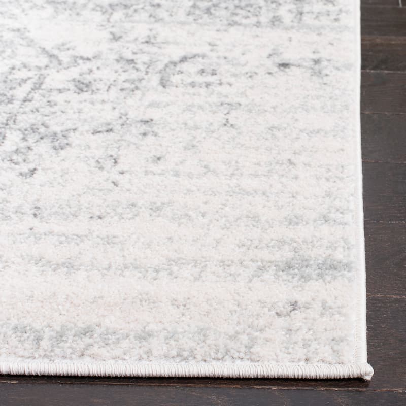 SAFAVIEH Madison Snowflake Medallion Rustic Farmhouse Distressed Rug