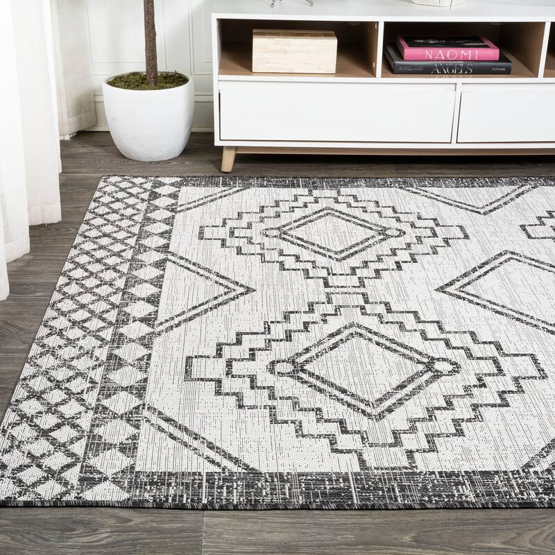 JONATHAN Y Carwa Diamond Tribal Medallion Indoor/Outdoor Area Rug