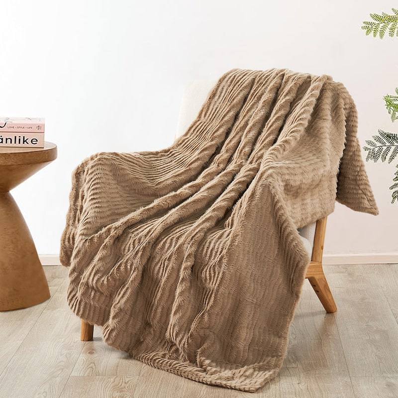 Shaggy Wavy FauxFur Throw Cozy Soft Thick Blanket for Bedroom