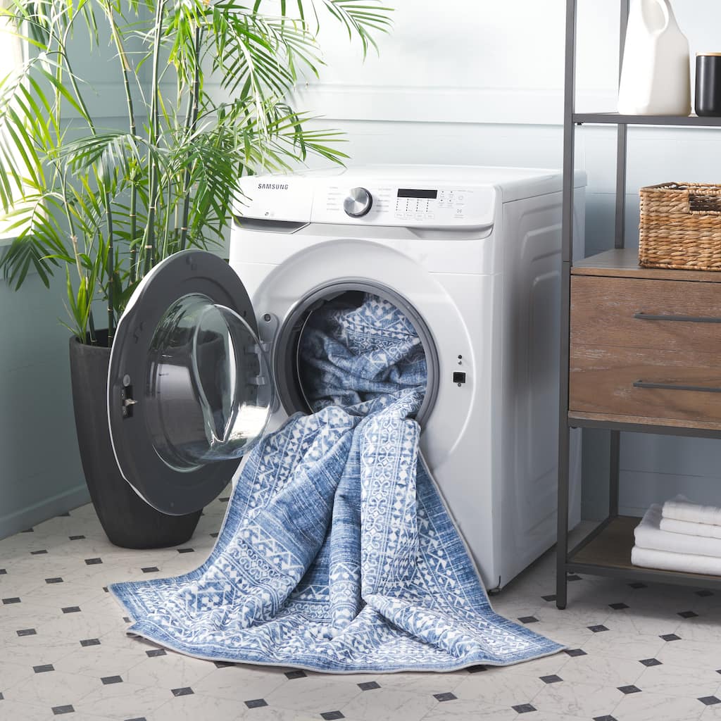 SAFAVIEH Arizona Demet Machine Washable Slip Resistant Rug