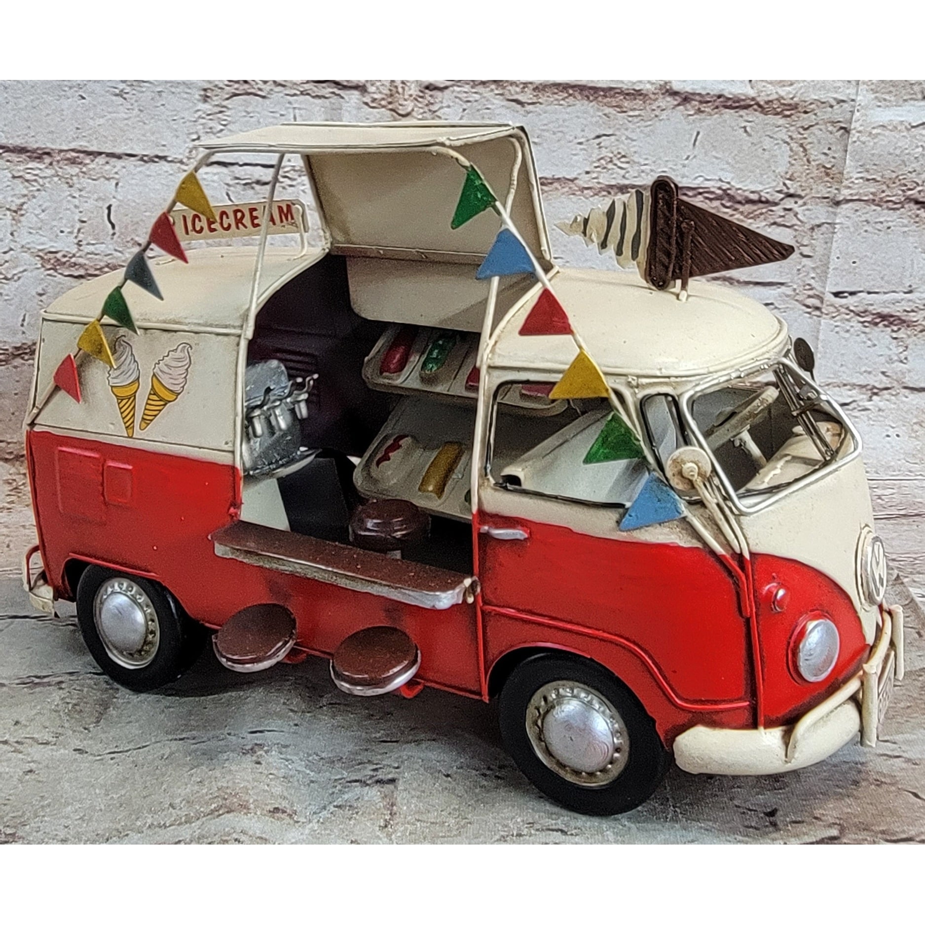 Clic-Vintage-Red-Decorative-Vw