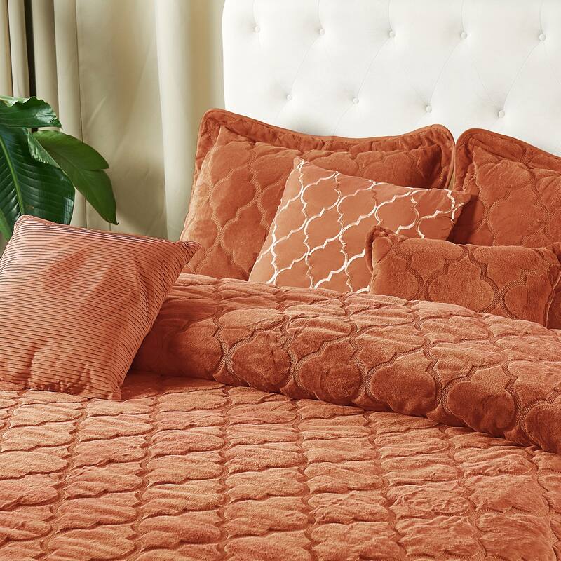 FauxFur Moroccan Design 7-piece Embroidered Quilt Set