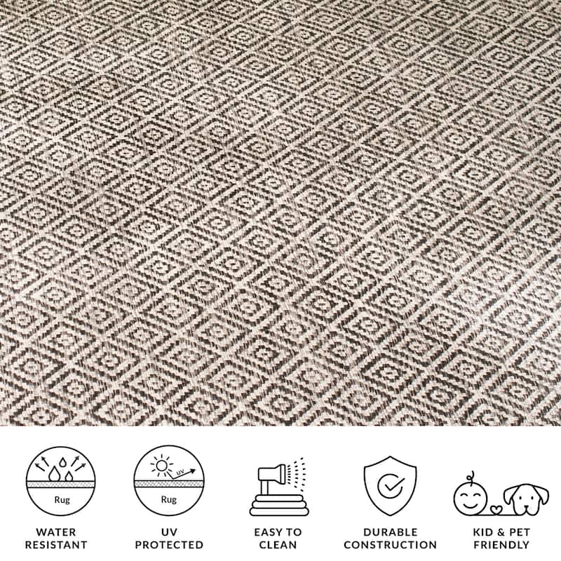 SAFAVIEH Courtyard Shari Indoor/ Outdoor Waterproof Patio Backyard Rug
