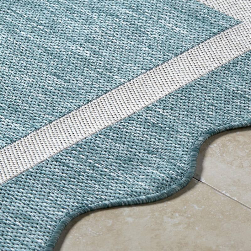 Livabliss Miami Beach Traditional Indoor / Outdoor Area Rug