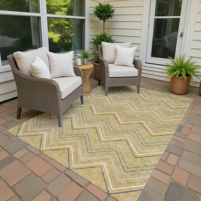 Machine Washable Indoor/ Outdoor Modern Chevron Chantille Rug - Gold - 2'6" x 3'10"