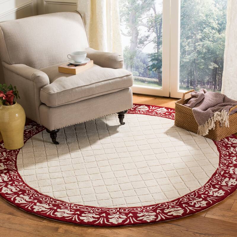 SAFAVIEH Handmade Total Performance Majbritt Oriental Trellis Rug - 6' Round - Red