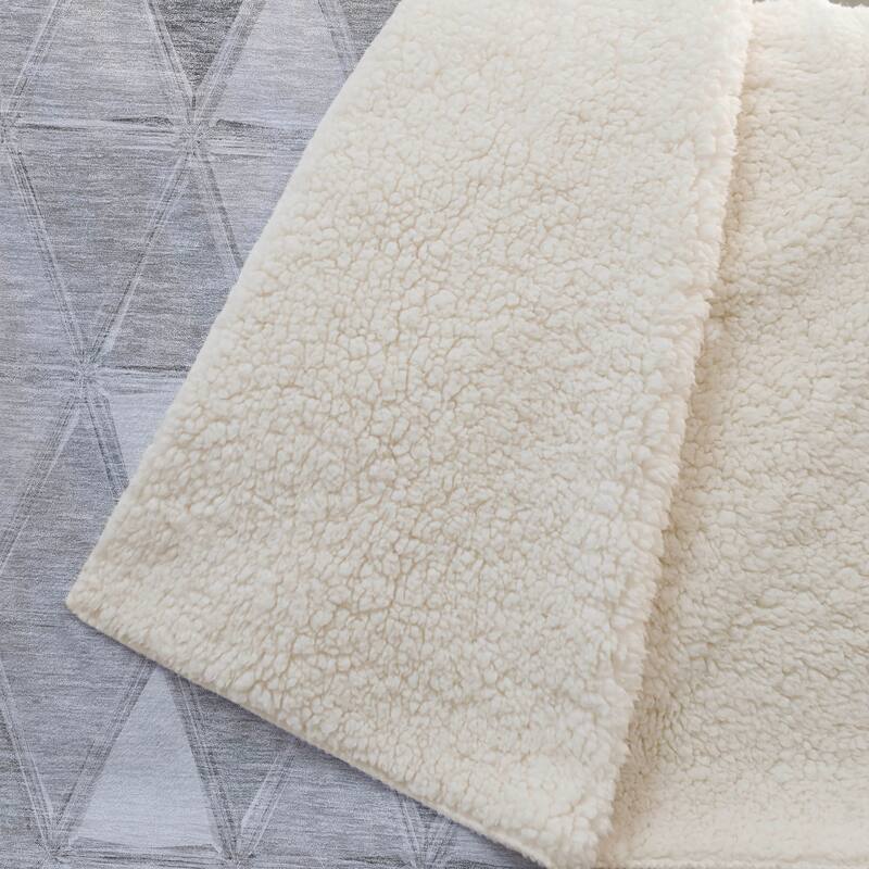 Premium Machine Washable Modern Diamonds Sherpa Throw Blanket