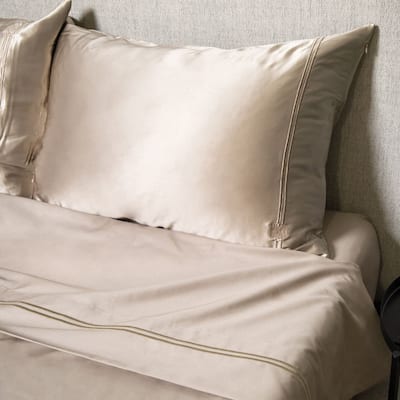 Mismatch Silk Pillowcases with Cotton Sheets