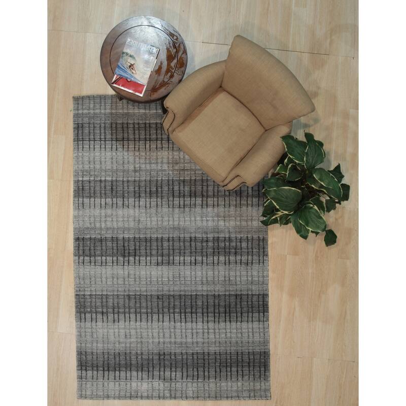Gray Handmade Wool & Viscose Contemporary Loom Check Rug, 5'7 x 7'11 - Stylish wool-viscose blend rug with check design. - N/A
