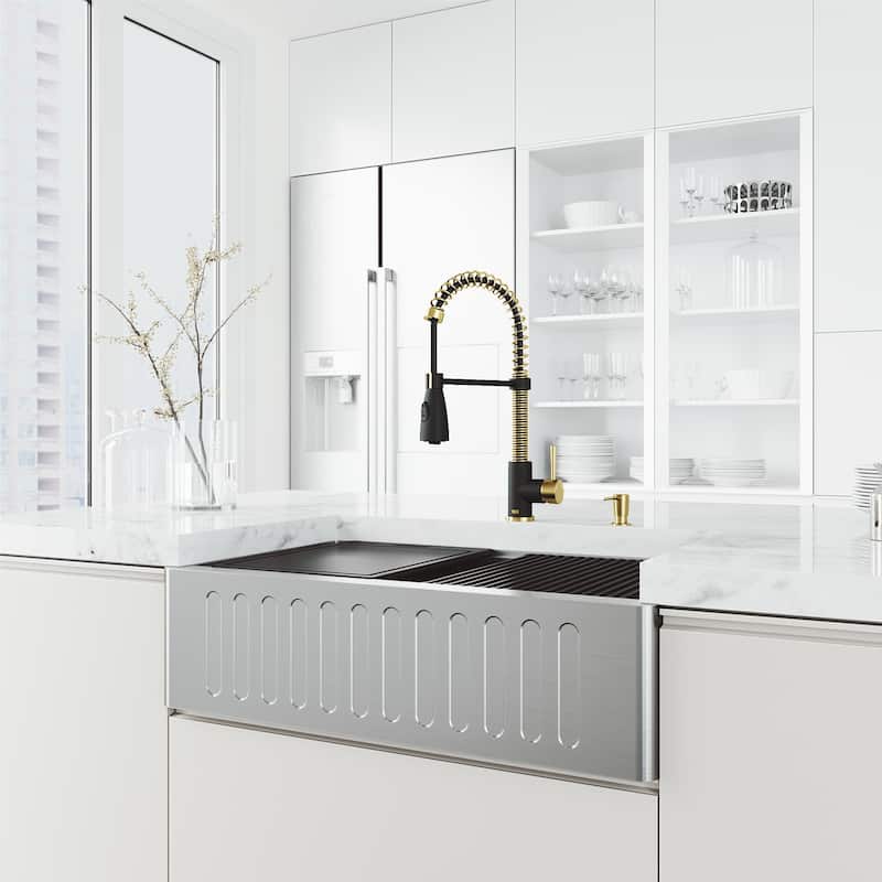 VIGO Brant 19" H Single Handle Pull-Down Sprayer Kitchen Faucet