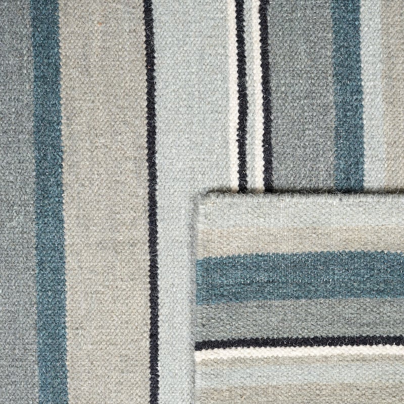 SAFAVIEH Handmade Striped Kilim Torrie Casual Wool Rug