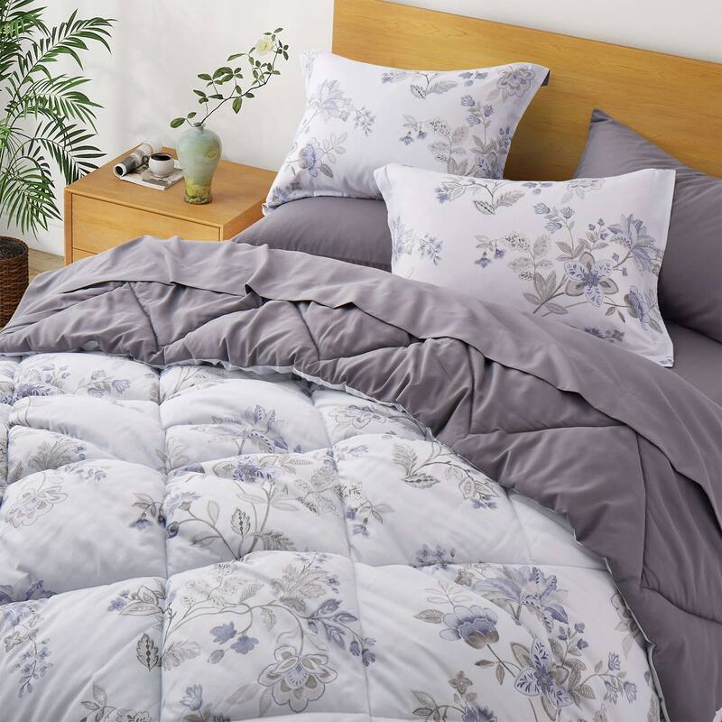 All Season Floral Printed Reversible 7-Piece Bed in a Bag With Sheet Set