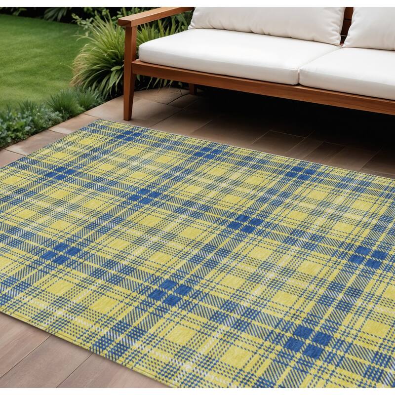 HomeRoots Plaid Transitional Rectangle Outdoor Rug - 8' X 10'