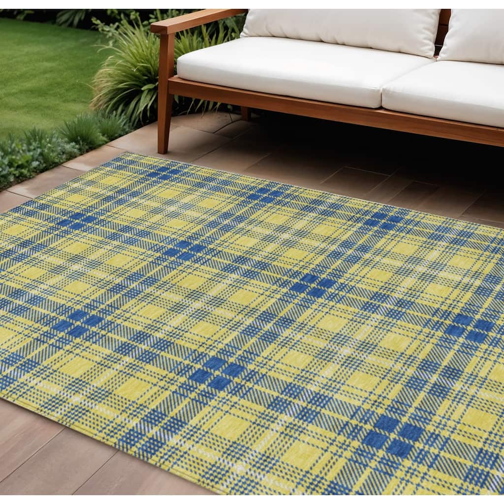 HomeRoots Plaid Transitional Rectangle Outdoor Rug