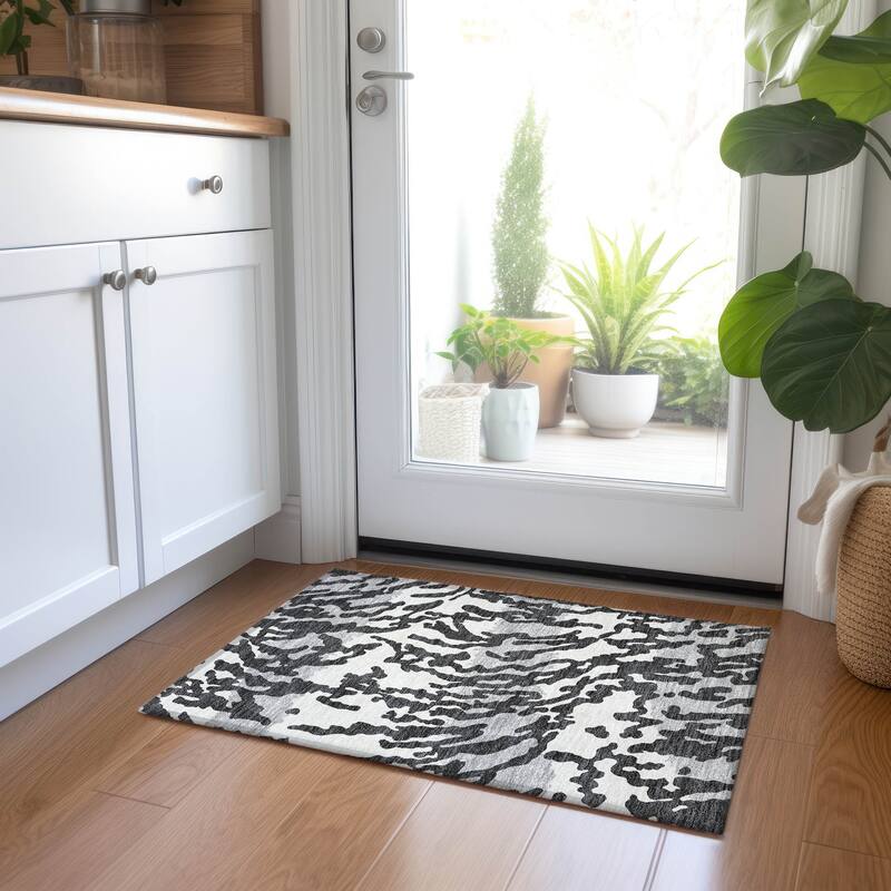 Machine Washable Indoor/ Outdoor Chantille Abstract Animal Print Rug