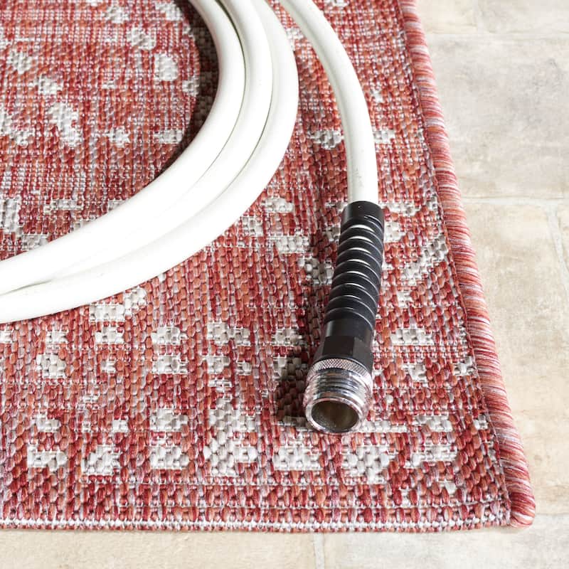 SAFAVIEH Courtyard Zhibek Indoor/Outdoor Waterproof Patio Backyard Rug